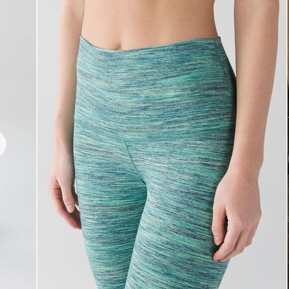 Lululemon Wunder Under Crop (Hi-Rise) - Picture 2 of 12